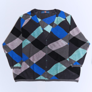 945-GKN44-1 Cardigan with a Distorted Argyle Pattern Made from Color-Shifting Yarn
